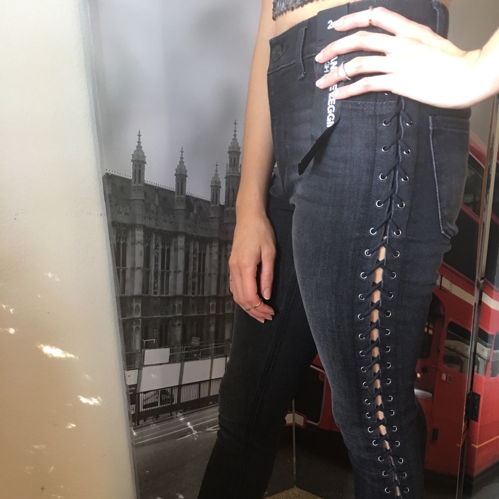 SALE!!!!!! 🕑 Cute Laced Jeans in Black!